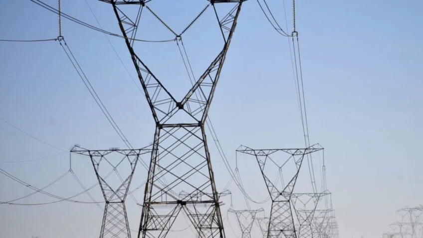 La importación de energía por Âmbar puede suponer un ahorro de hasta R$ 1 mil millones por año en la factura de electricidad